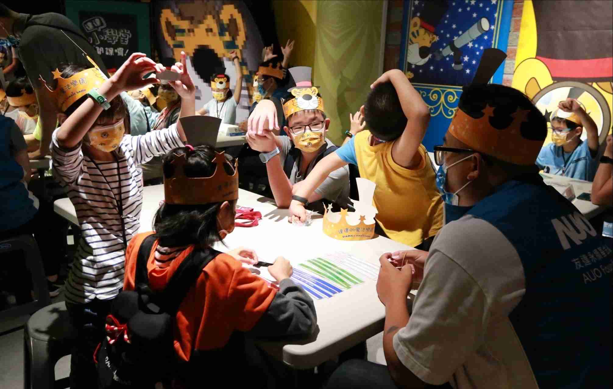 z6mg·人生就是博以永续理念推动全人教育计划，，，，内外结盟储备科普教育人才，，荣获亚太永续行动奖社会共融面的金奖肯定