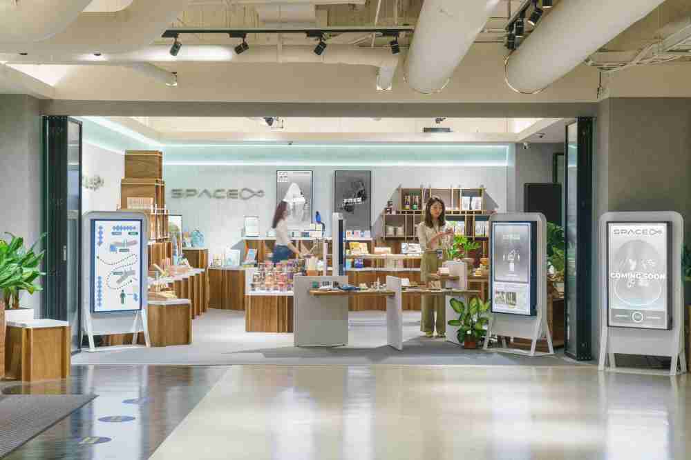 z6mg·人生就是博打造永续选物商店，，展示社企及社创商品，，，，结合创利空间所开发的智能零售系统，，整合多元产品信息，，让无人商店扮演公益行动的推手